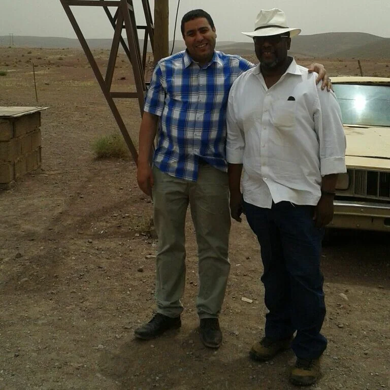 Wendell Pierce amongst our testimonials immersed in themajestic Sahara Desert during his unforgettable Moroccan tour